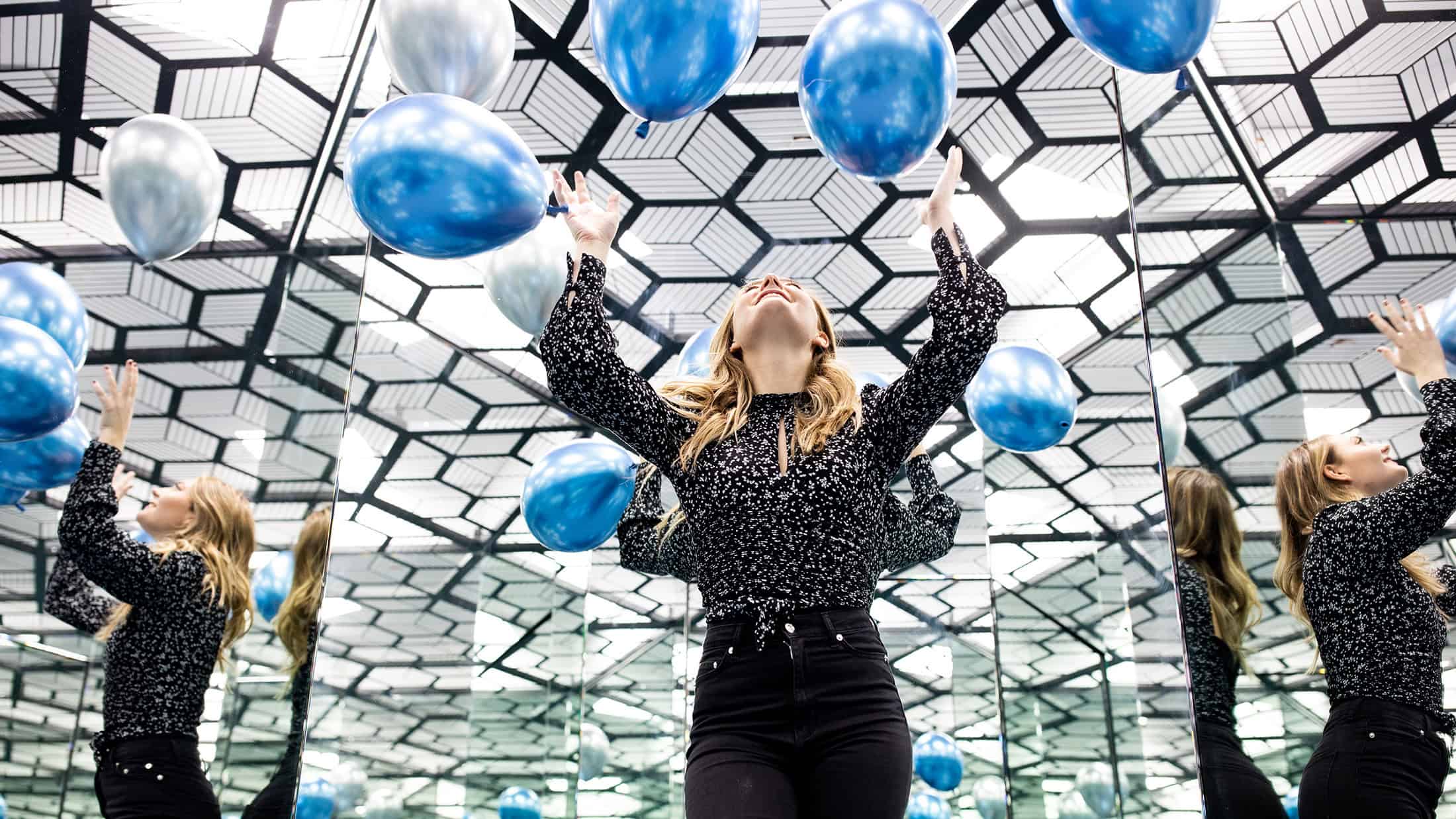 Balloons Infinity Room crtsy Muesum of Illusions